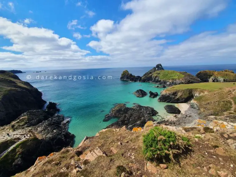 What is Kynance Cove famous for? Psst... Turquoise Sea!